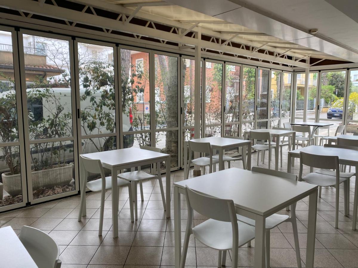 Hotel Modenese Riccione Exterior foto