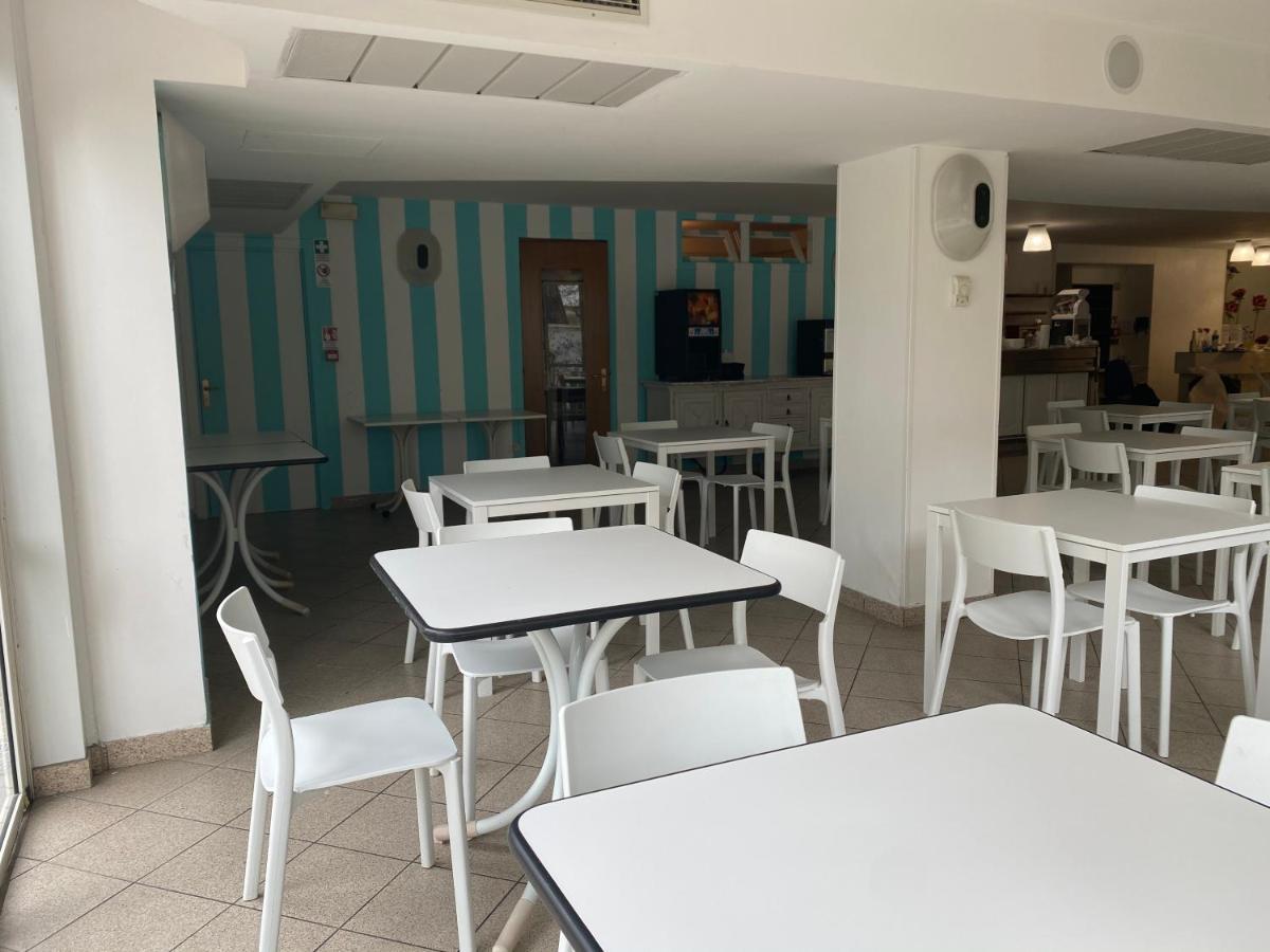 Hotel Modenese Riccione Exterior foto
