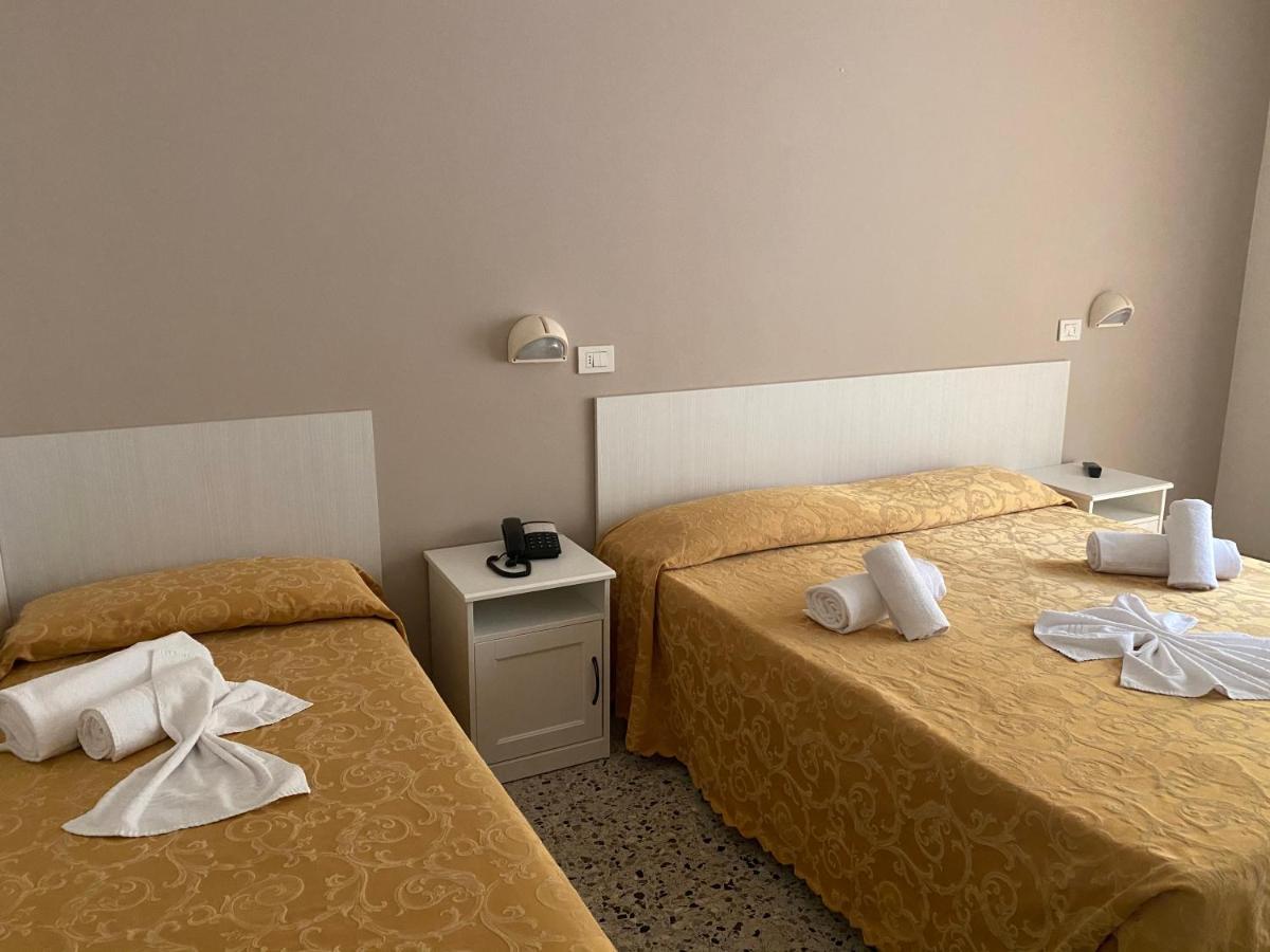 Hotel Modenese Riccione Exterior foto