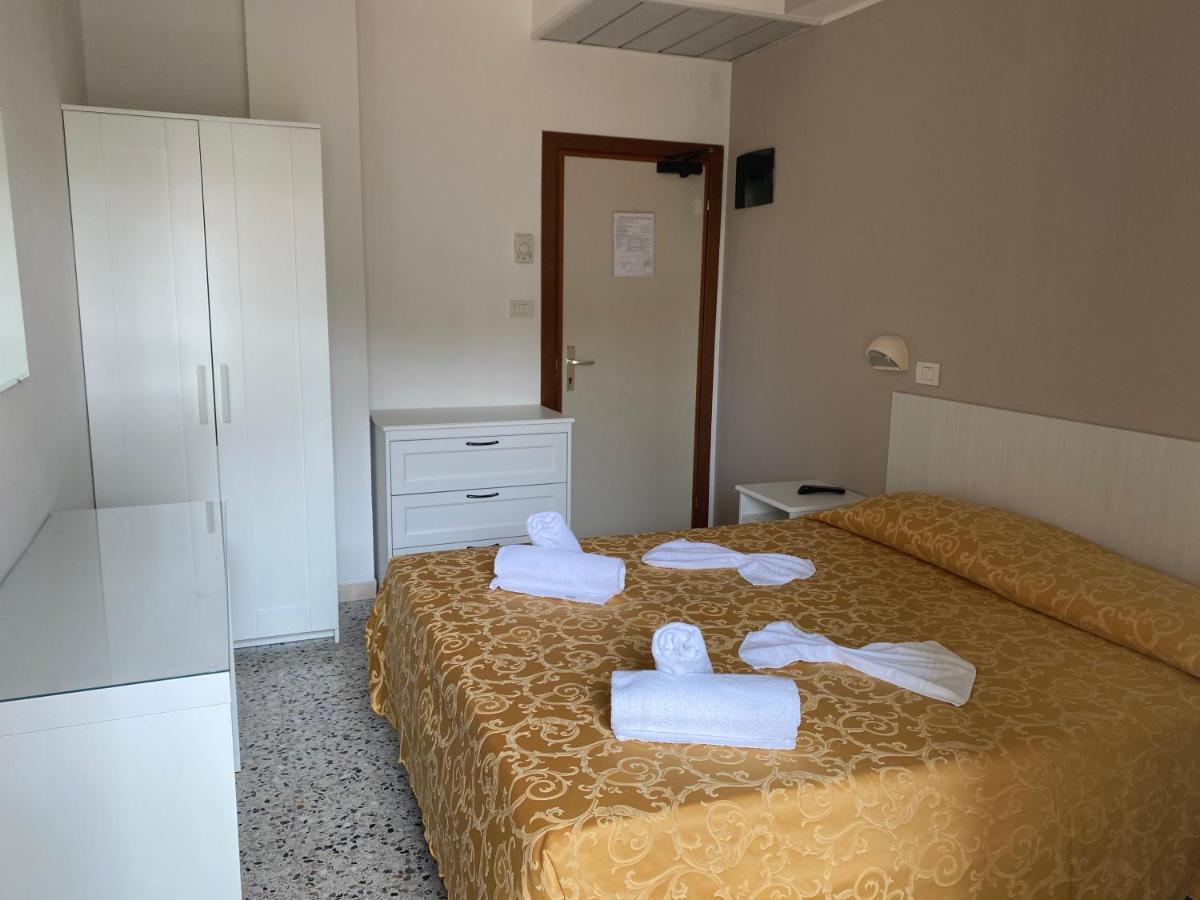 Hotel Modenese Riccione Exterior foto