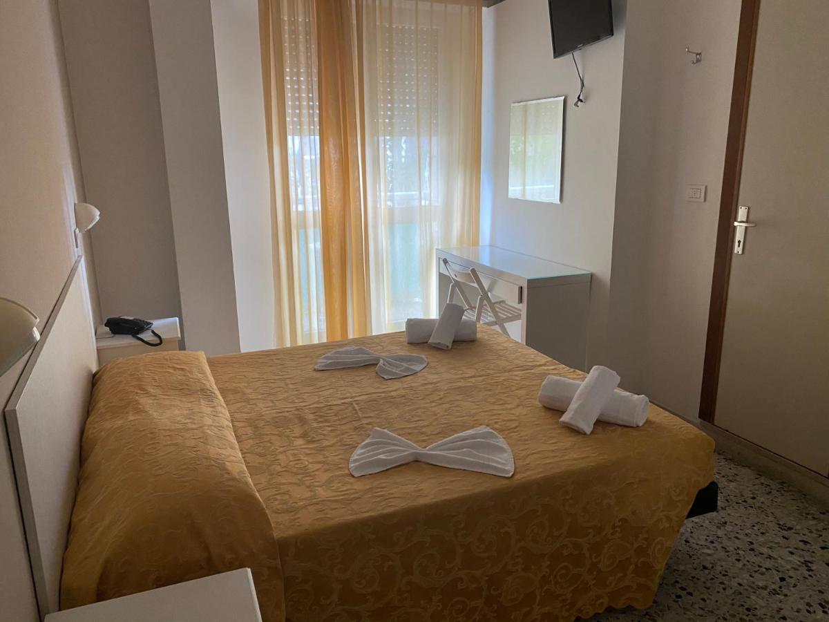 Hotel Modenese Riccione Exterior foto