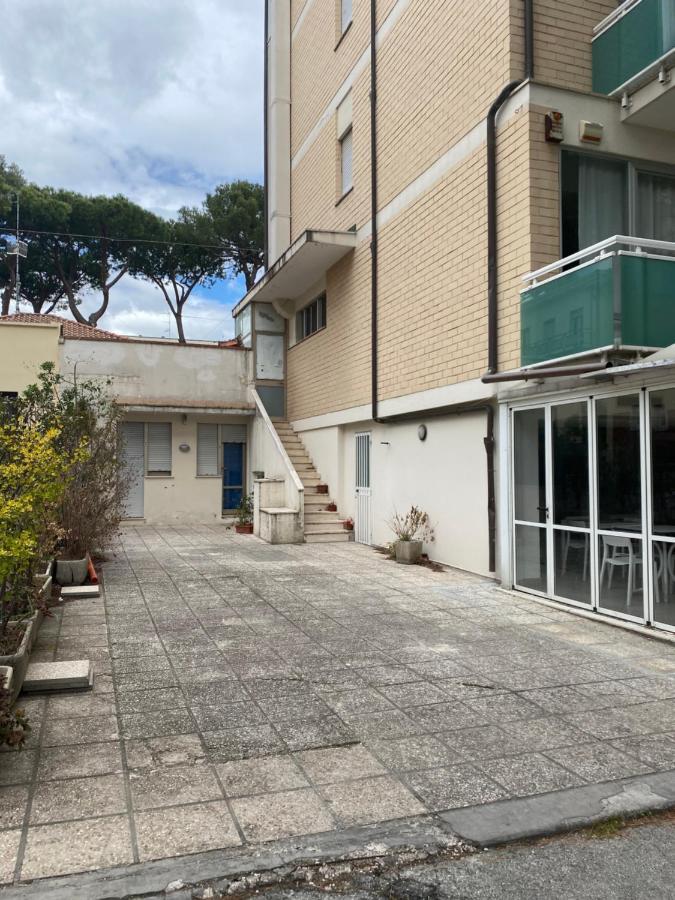 Hotel Modenese Riccione Exterior foto