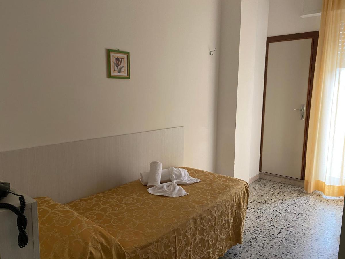 Hotel Modenese Riccione Exterior foto