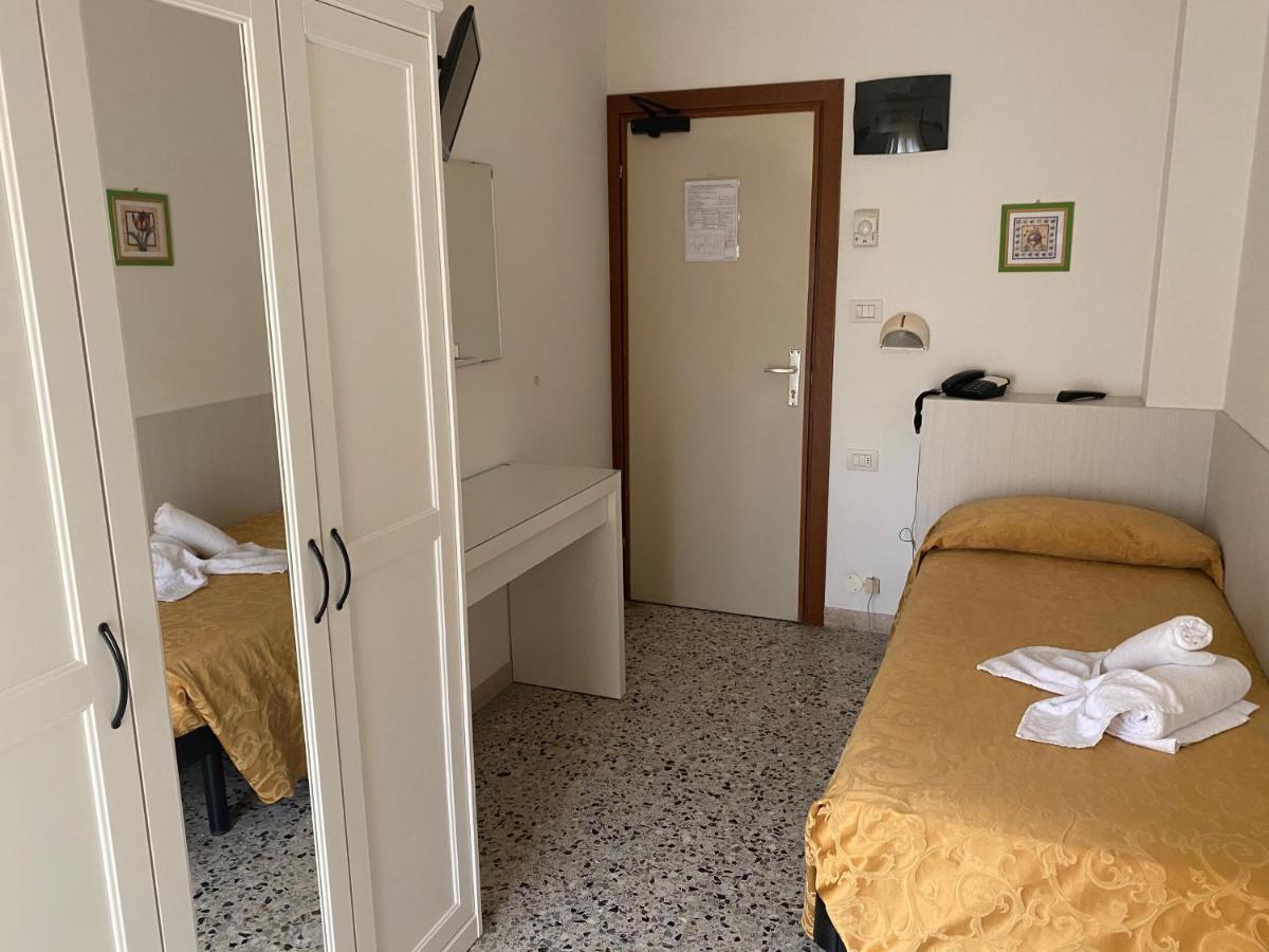 Hotel Modenese Riccione Exterior foto