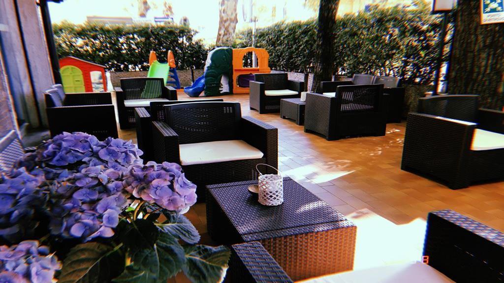 Hotel Modenese Riccione Exterior foto